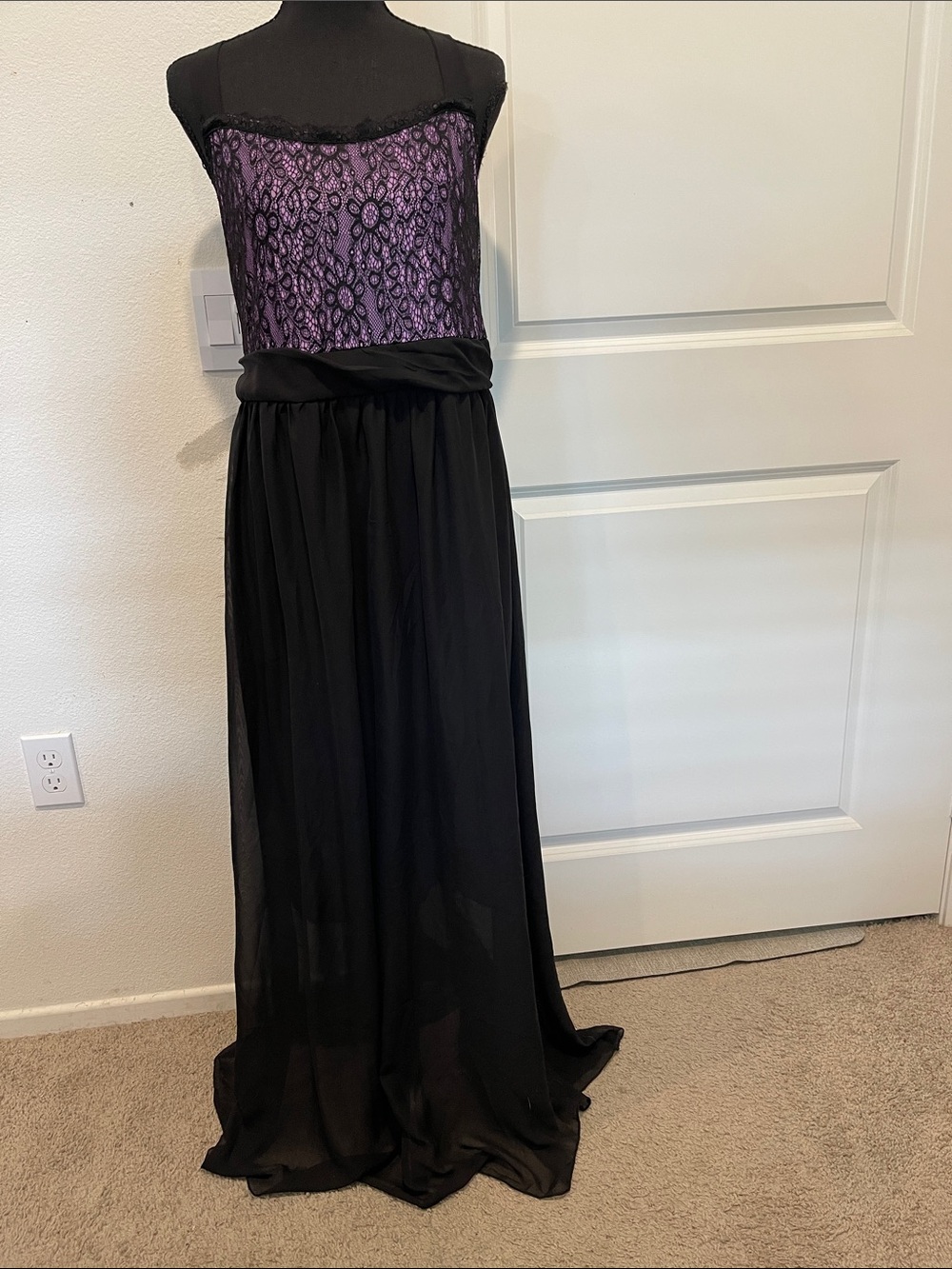 Elegant Black Maxi Dress with Purple Lace Bodice